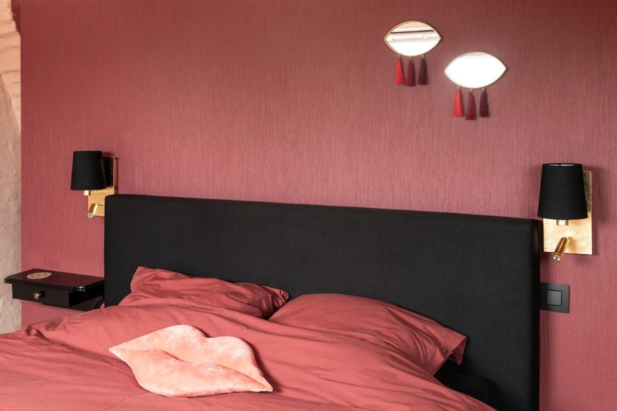 Romantic Flat Heart Of Brujas